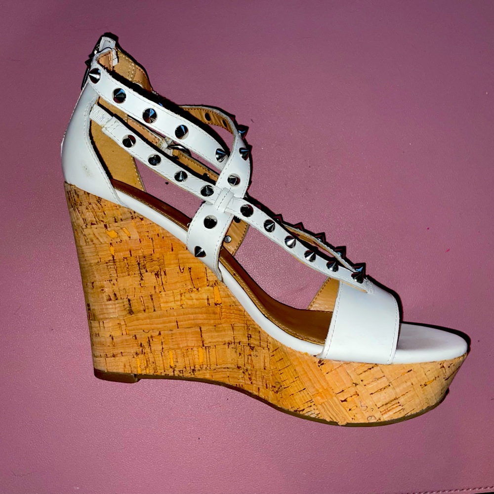 Marc Fisher platform white leather studded heels size 7 1/2